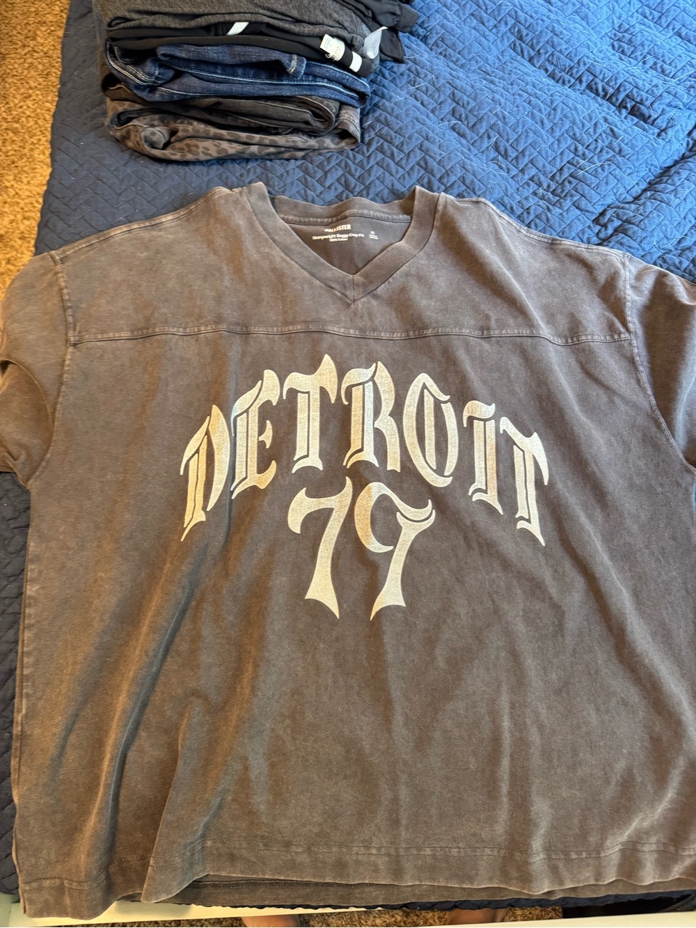 Hollister Charcoal Detroit 77 V‑Neck Graphic Tee